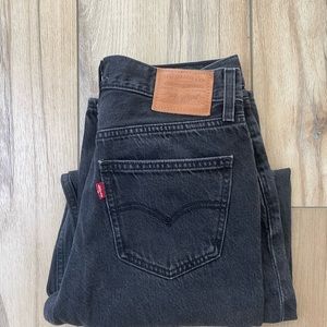 Black levi jeans